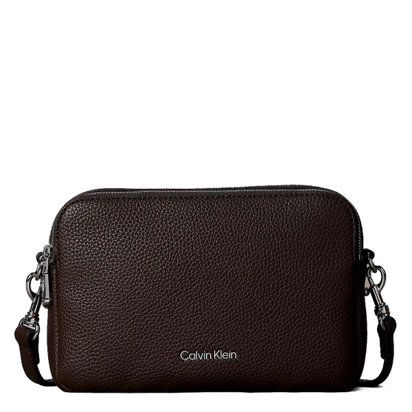 Calvin Klein Sac photo avec bandoulire logote - U Grenat- Ref 90 €